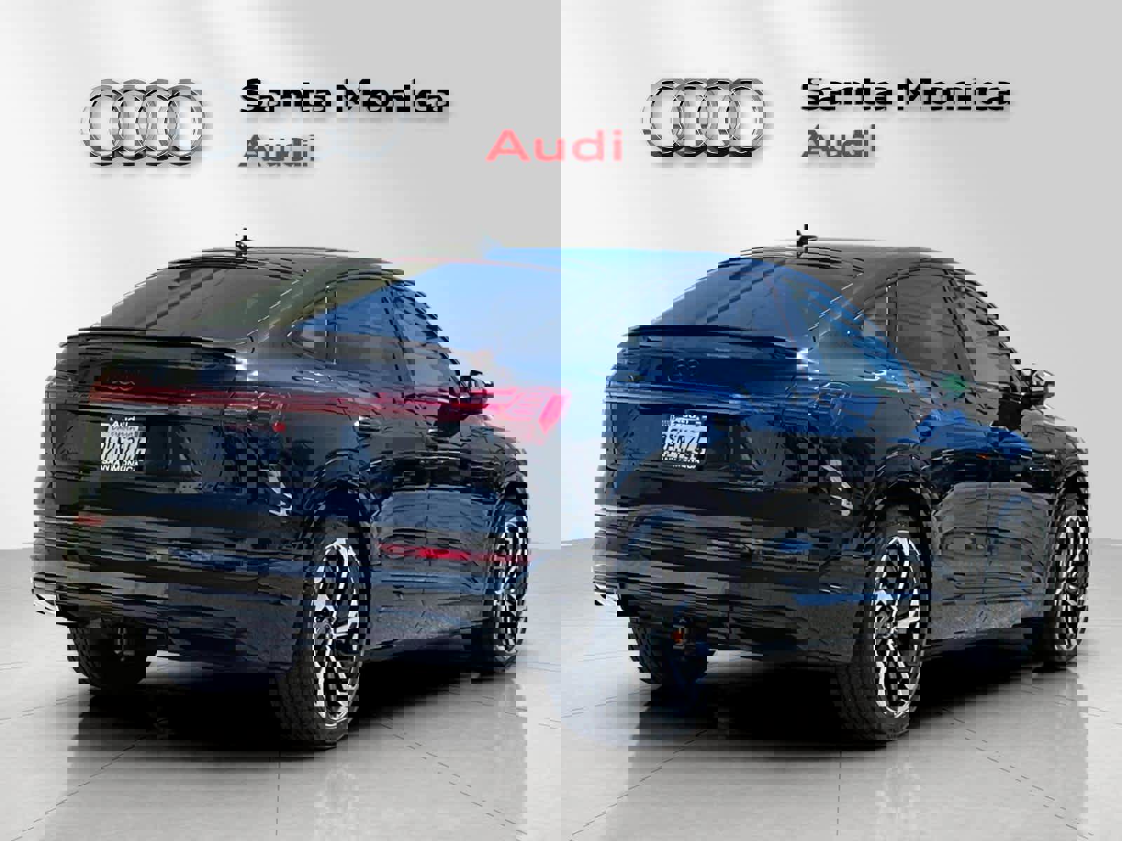 Used 2023 Audi e-tron Premium Plus w/ Premium Plus Package image 2