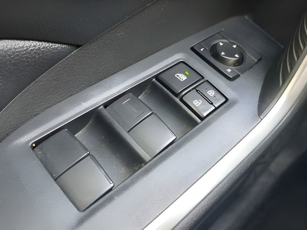 Used 2021 Toyota RAV4 LE image 28