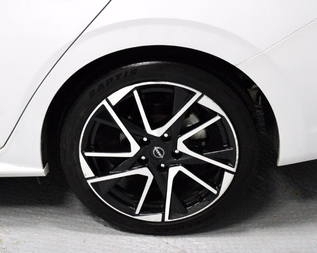 Certified 2025 Nissan Sentra SR FWD image 19