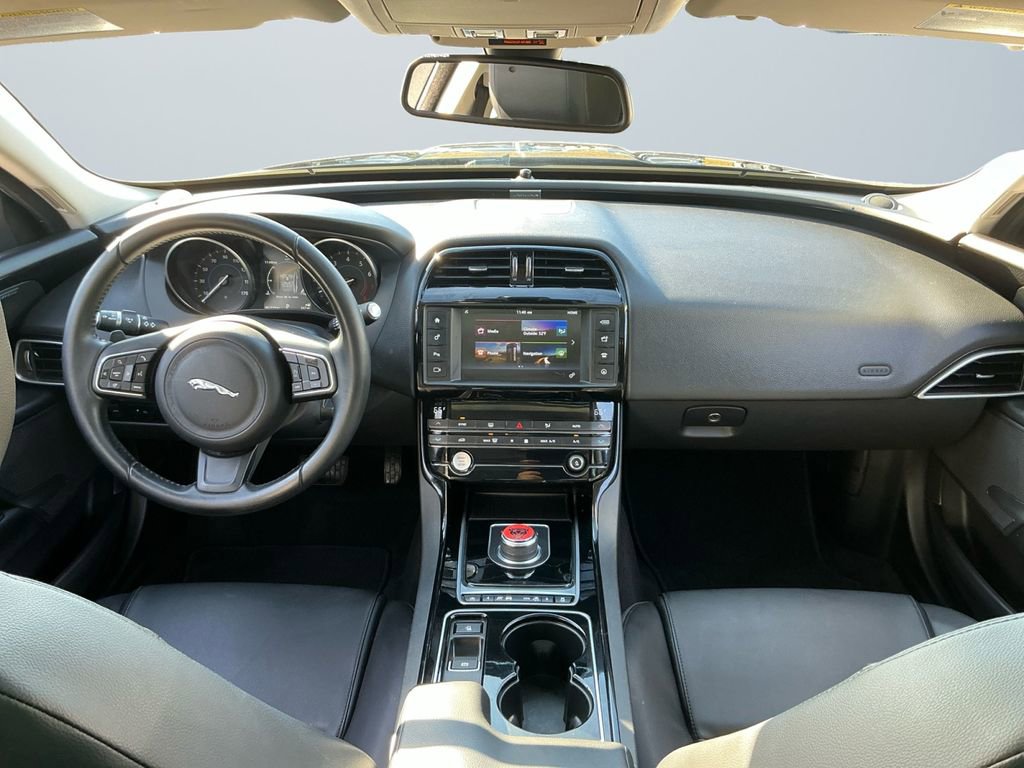 Used 2017 Jaguar XE Premium image 11