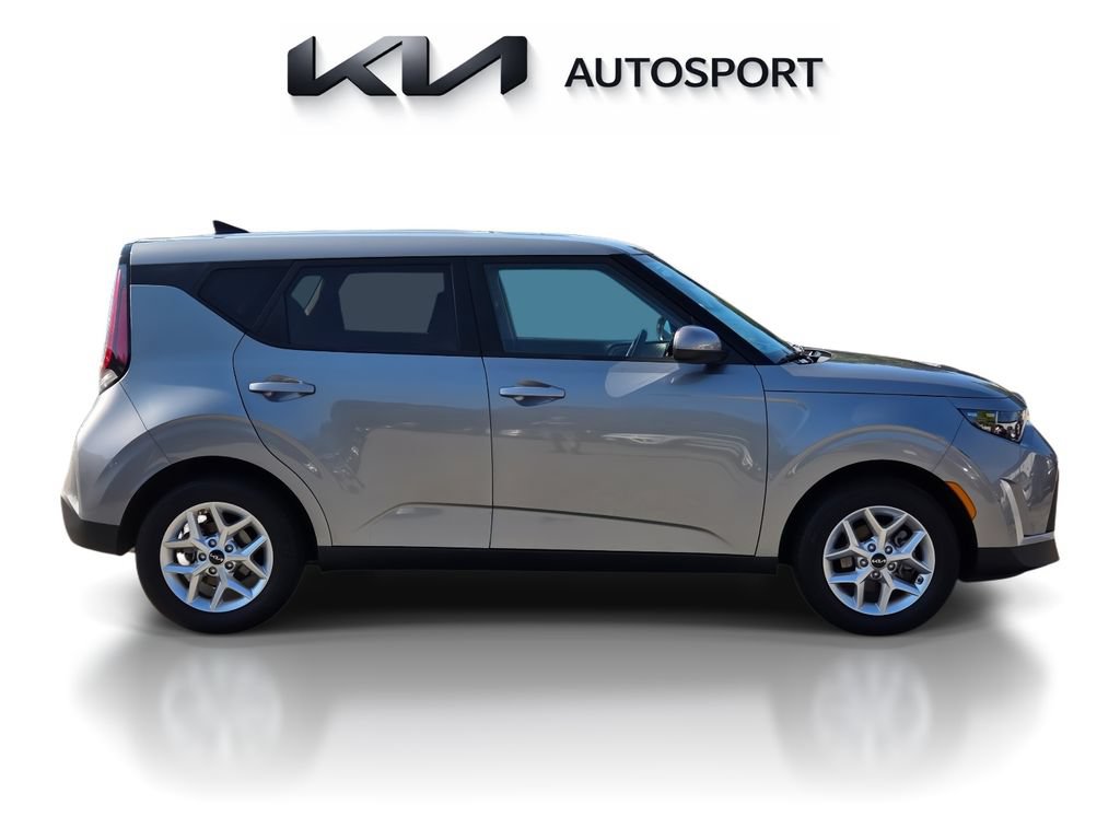 Certified 2025 Kia Soul LX w/ LX Technology Package FWD image 7