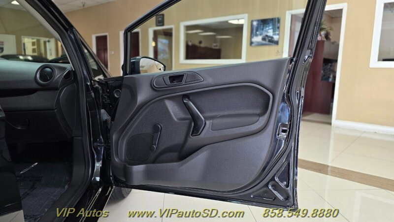 Used 2018 Ford Focus SE FWD image 12