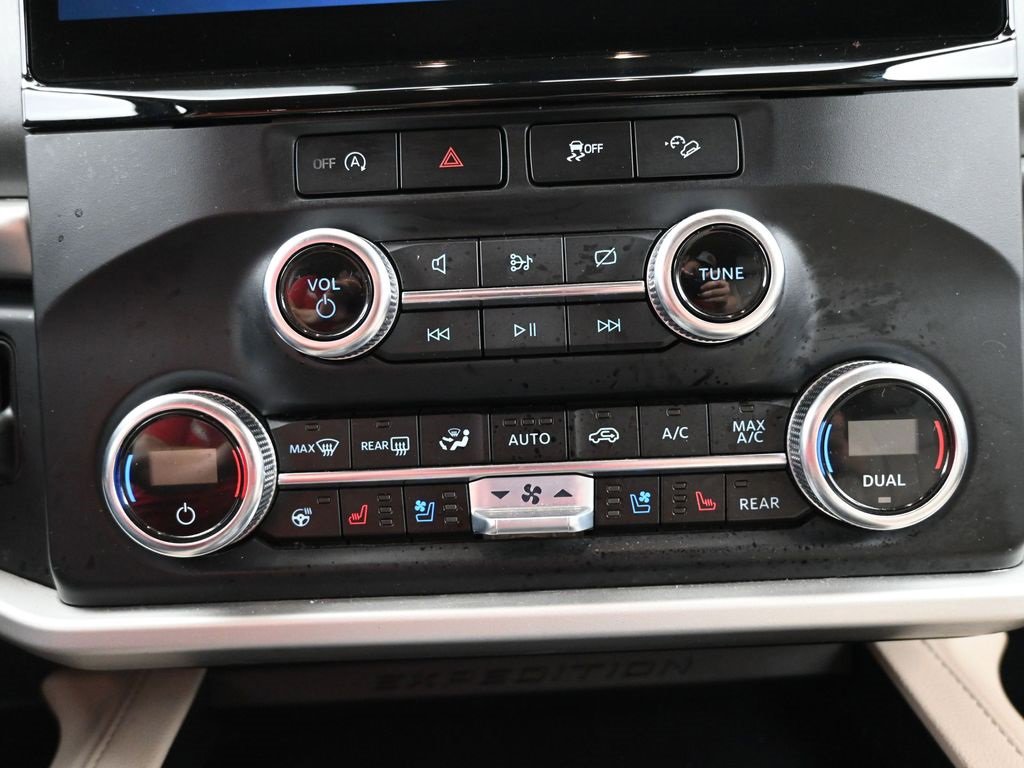 Used 2024 Ford Expedition Max XLT image 14