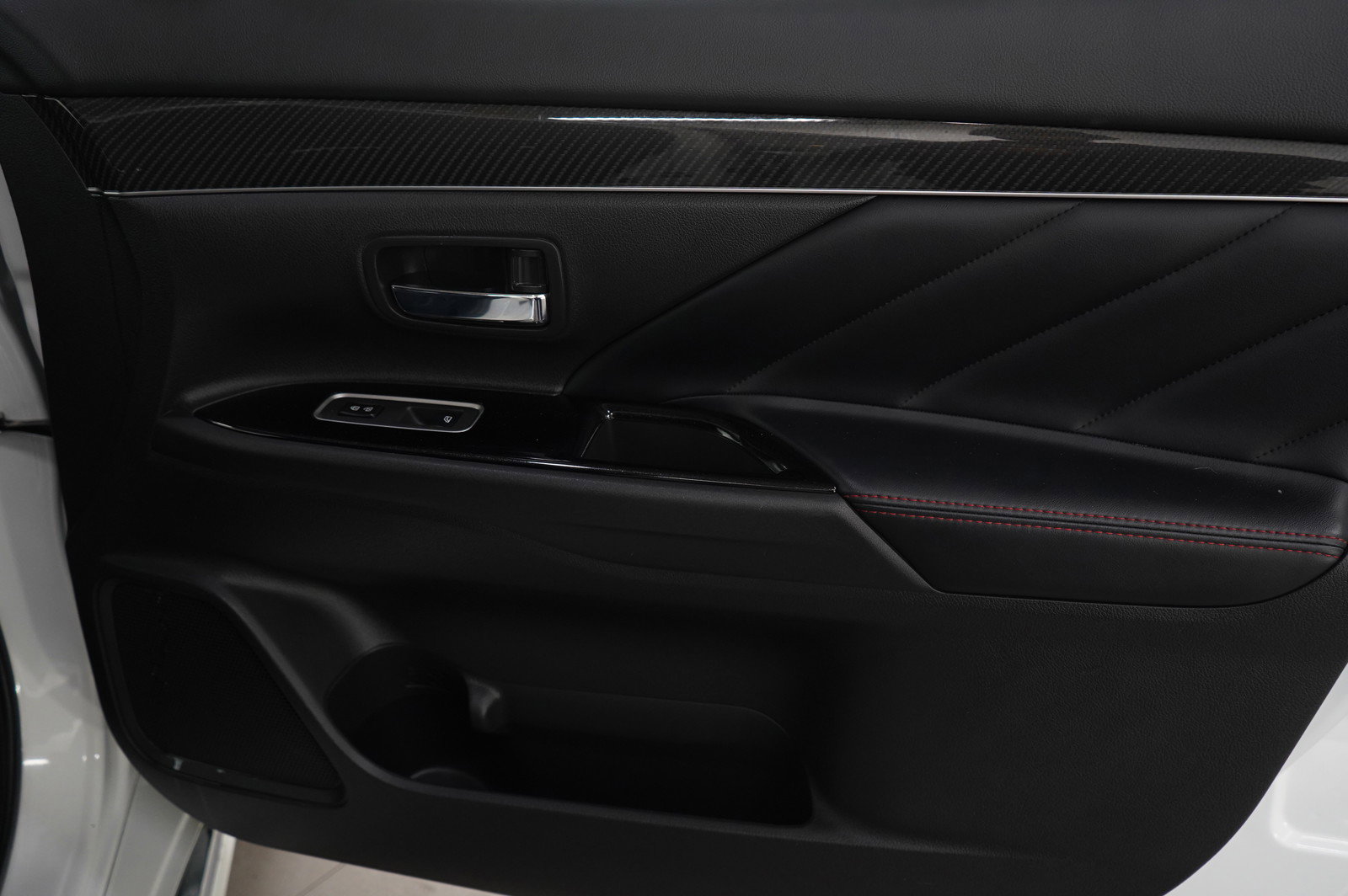 Used 2022 Mitsubishi Outlander LE image 9