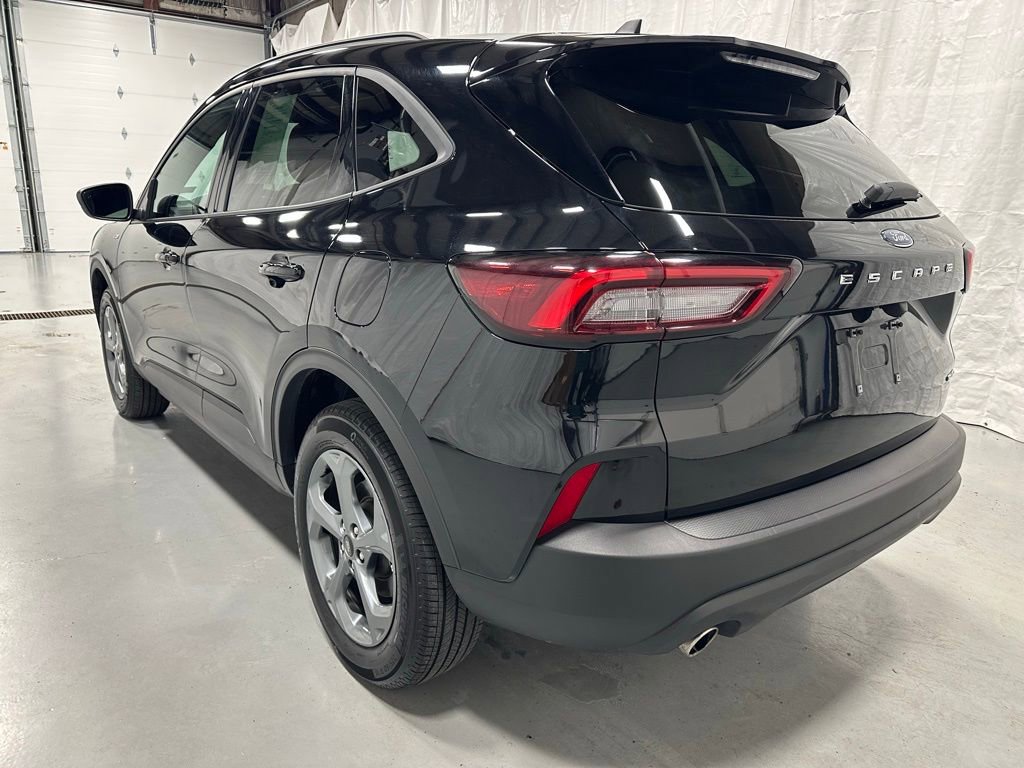 Used 2025 Ford Escape ST-Line image 5