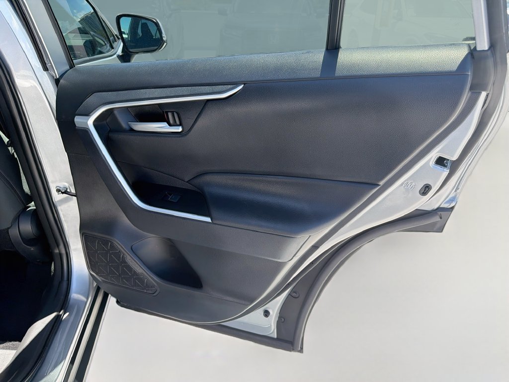 Used 2025 Toyota RAV4 XLE FWD image 30