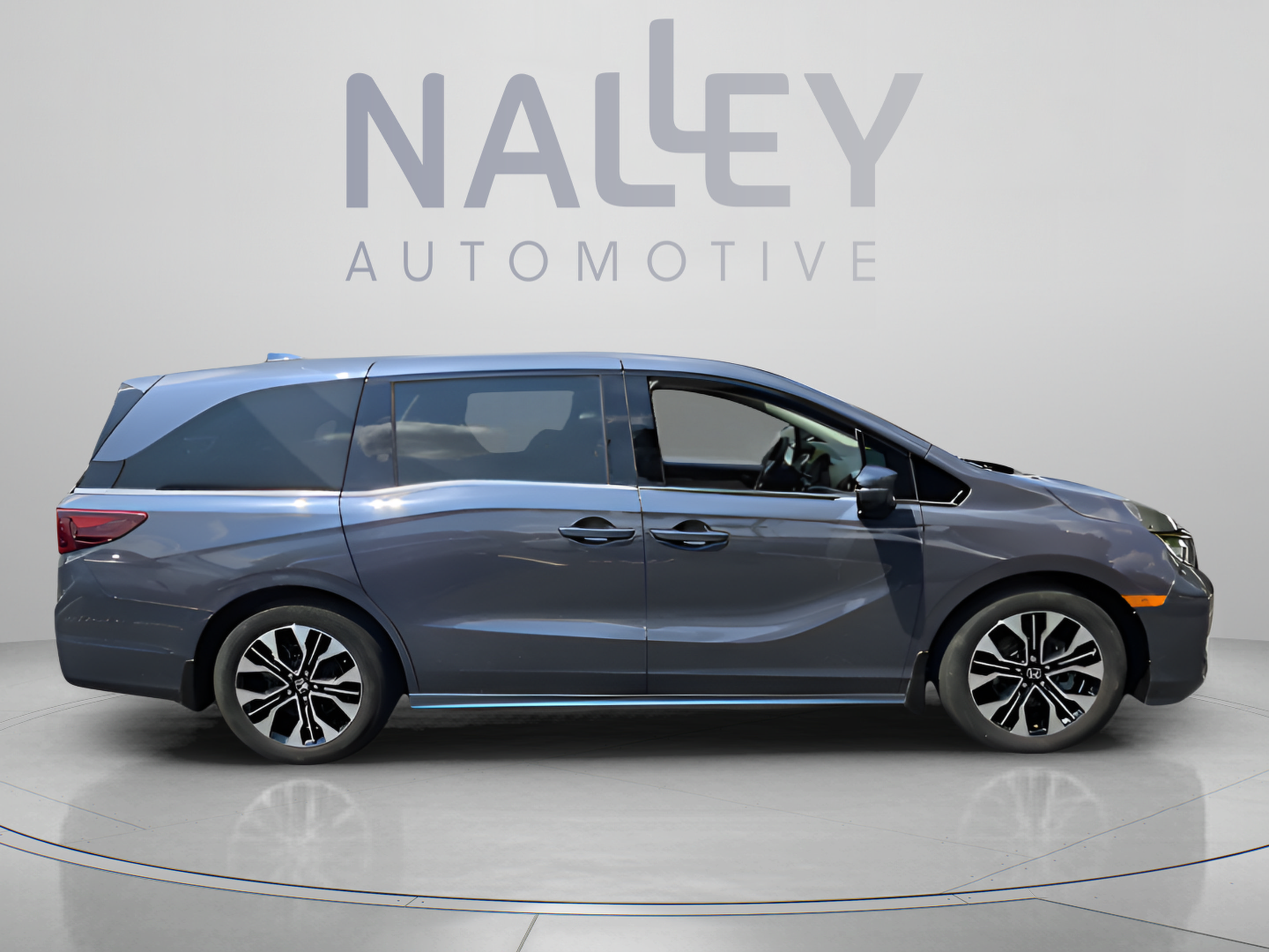 Used 2025 Honda Odyssey Elite image 5