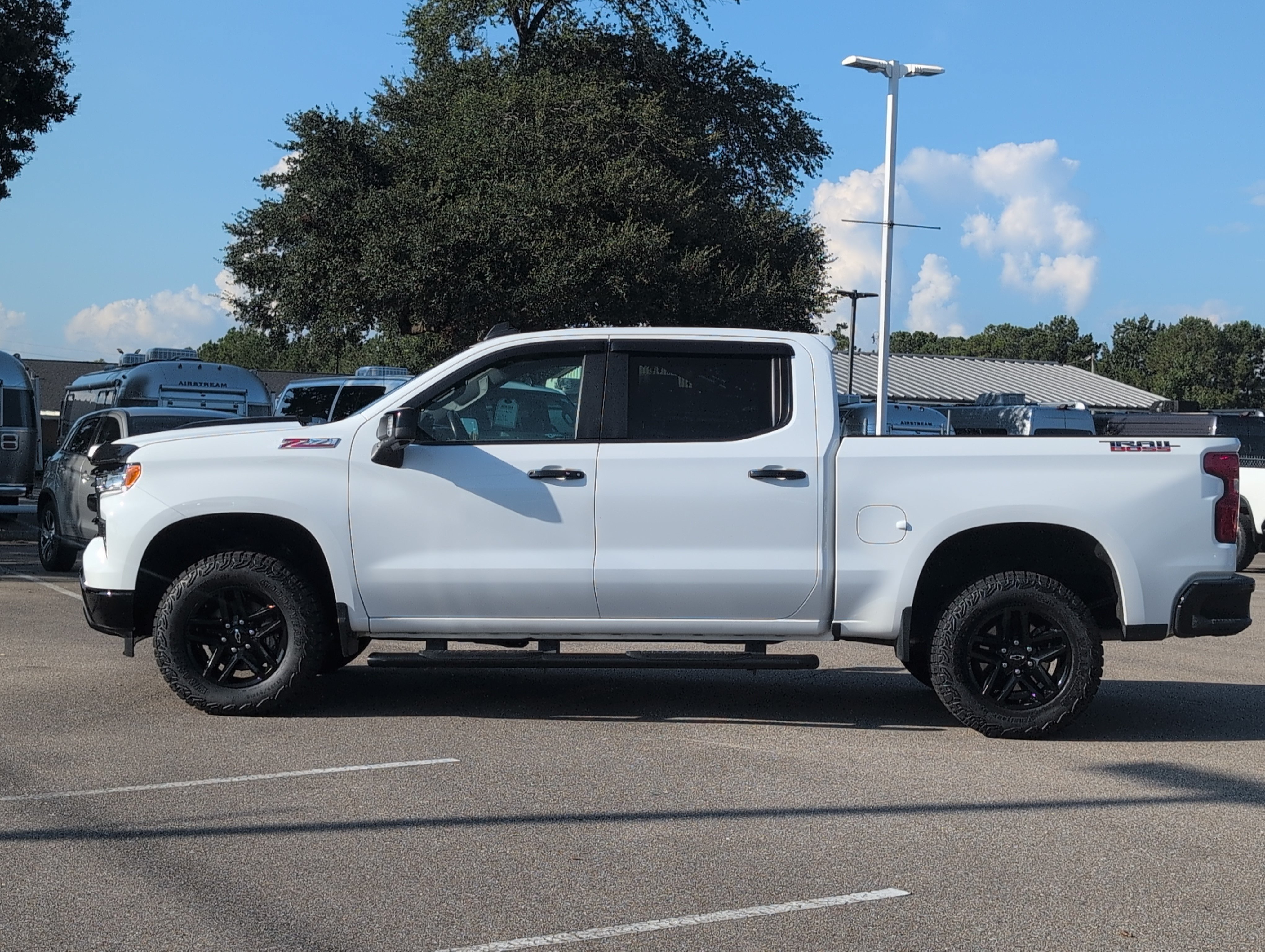 Used 2023 Chevrolet Silverado 1500 LT Trail Boss w/ LT Trail Boss Premium Package AWD/4WD image 2
