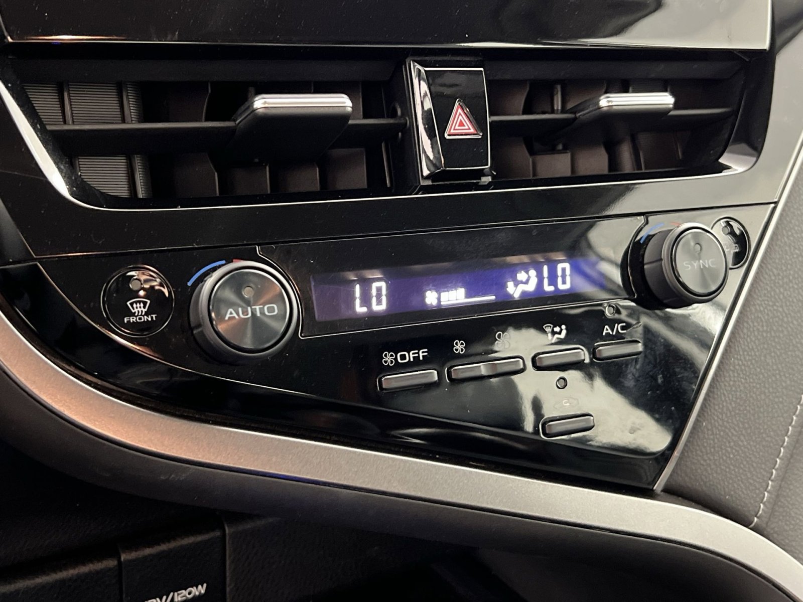 Used 2022 Toyota Camry SE image 21