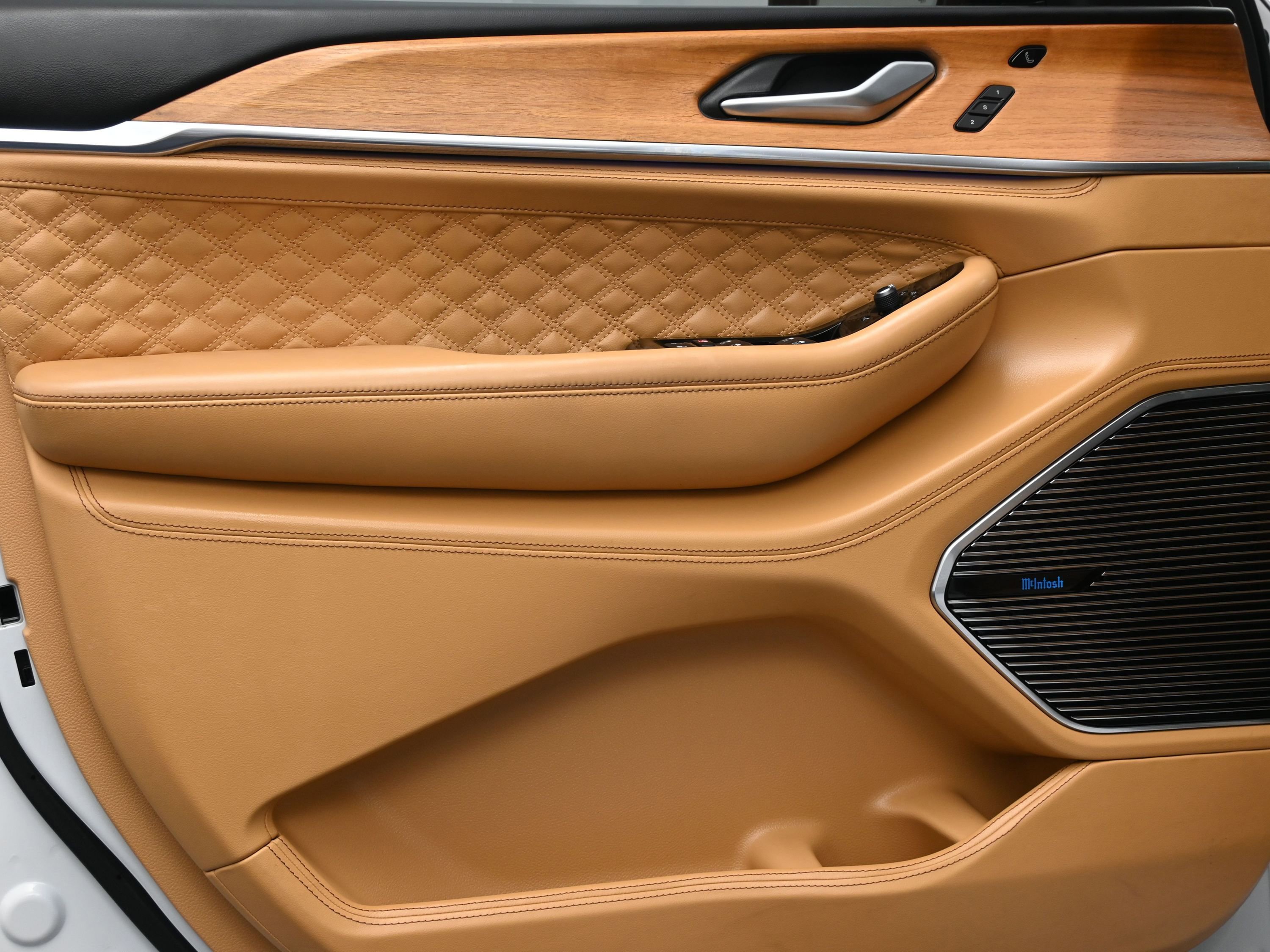 Used 2024 Jeep Grand Cherokee L Summit image 15