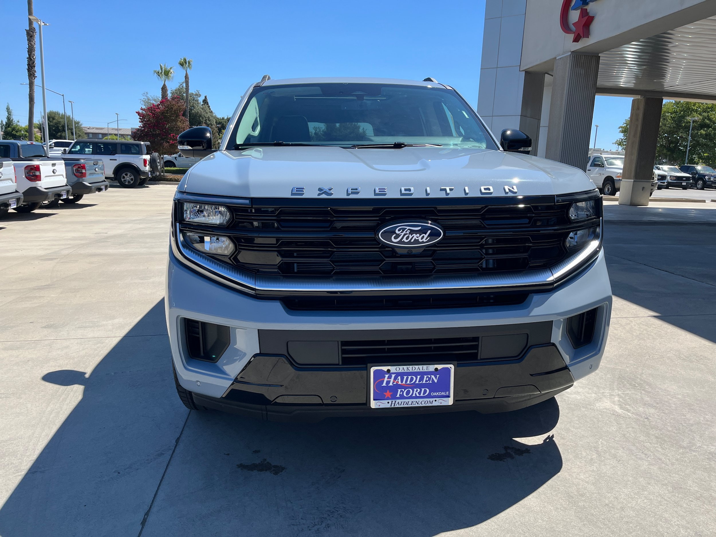 New 2027 Ford Expedition Max Platinum w/ Driver's Package AWD/4WD image 4