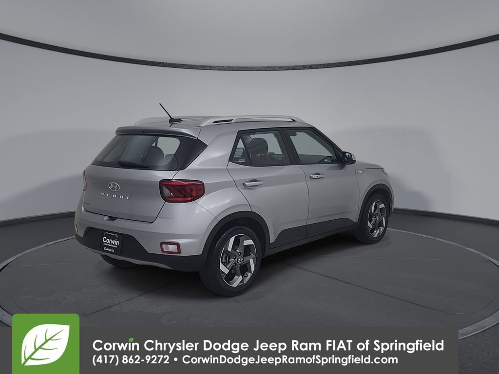 Used 2025 Hyundai Venue SEL FWD image 15