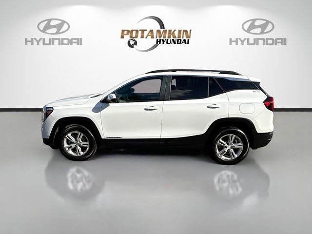 Used 2023 GMC Terrain SLE w/ Driver Convenience Package image 8