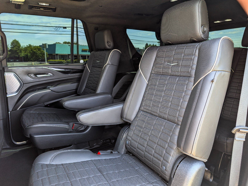 Used 2023 Cadillac Escalade V w/ LPO, ONYX Package AWD/4WD image 18