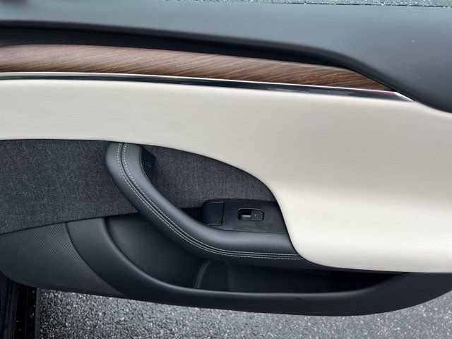 Used 2022 Tesla Model S image 19