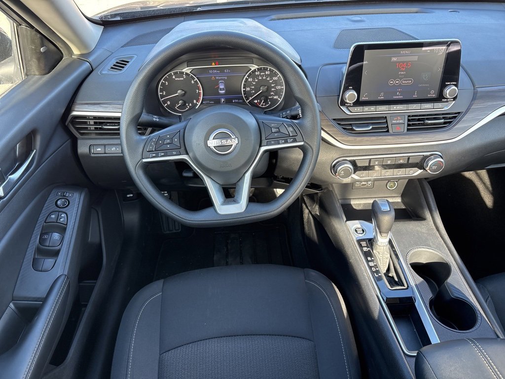 Used 2025 Nissan Altima 2.5 SV image 9