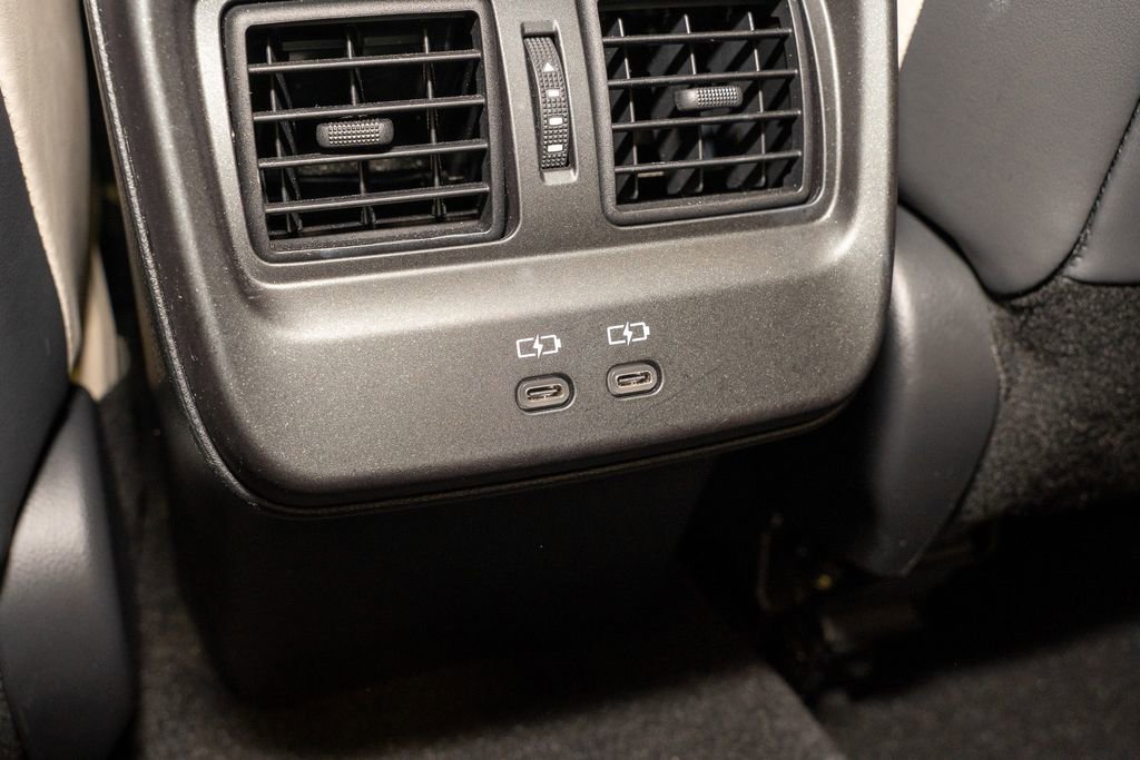 Used 2023 Toyota Crown Limited image 7