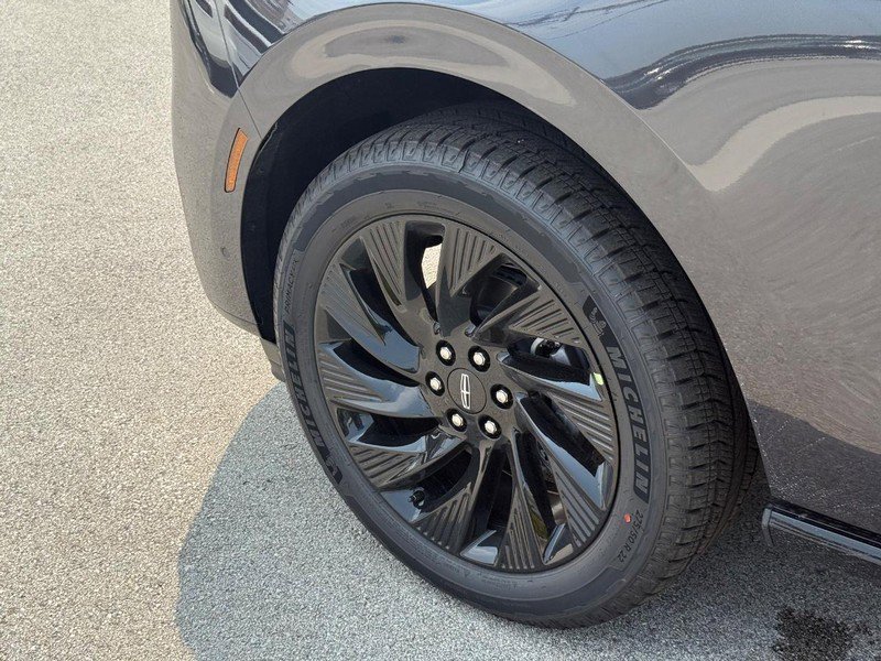 New 2025 Lincoln Navigator Reserve w/ Jet Appearance Package AWD/4WD image 13