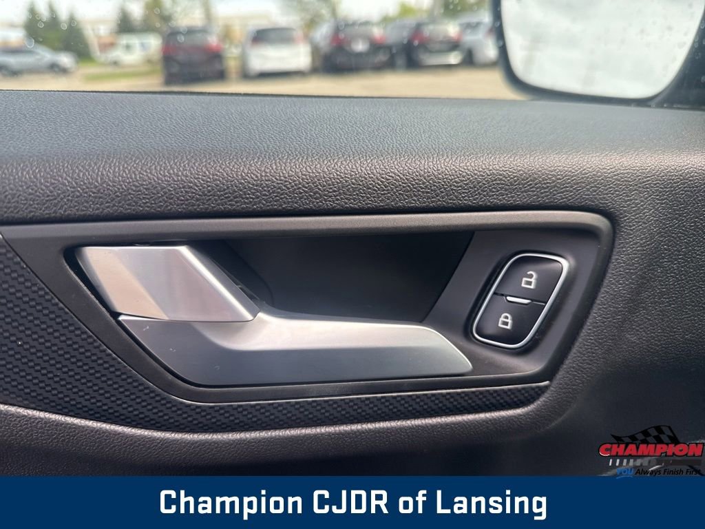 Used 2025 Ford Escape ST-Line Select AWD/4WD image 15