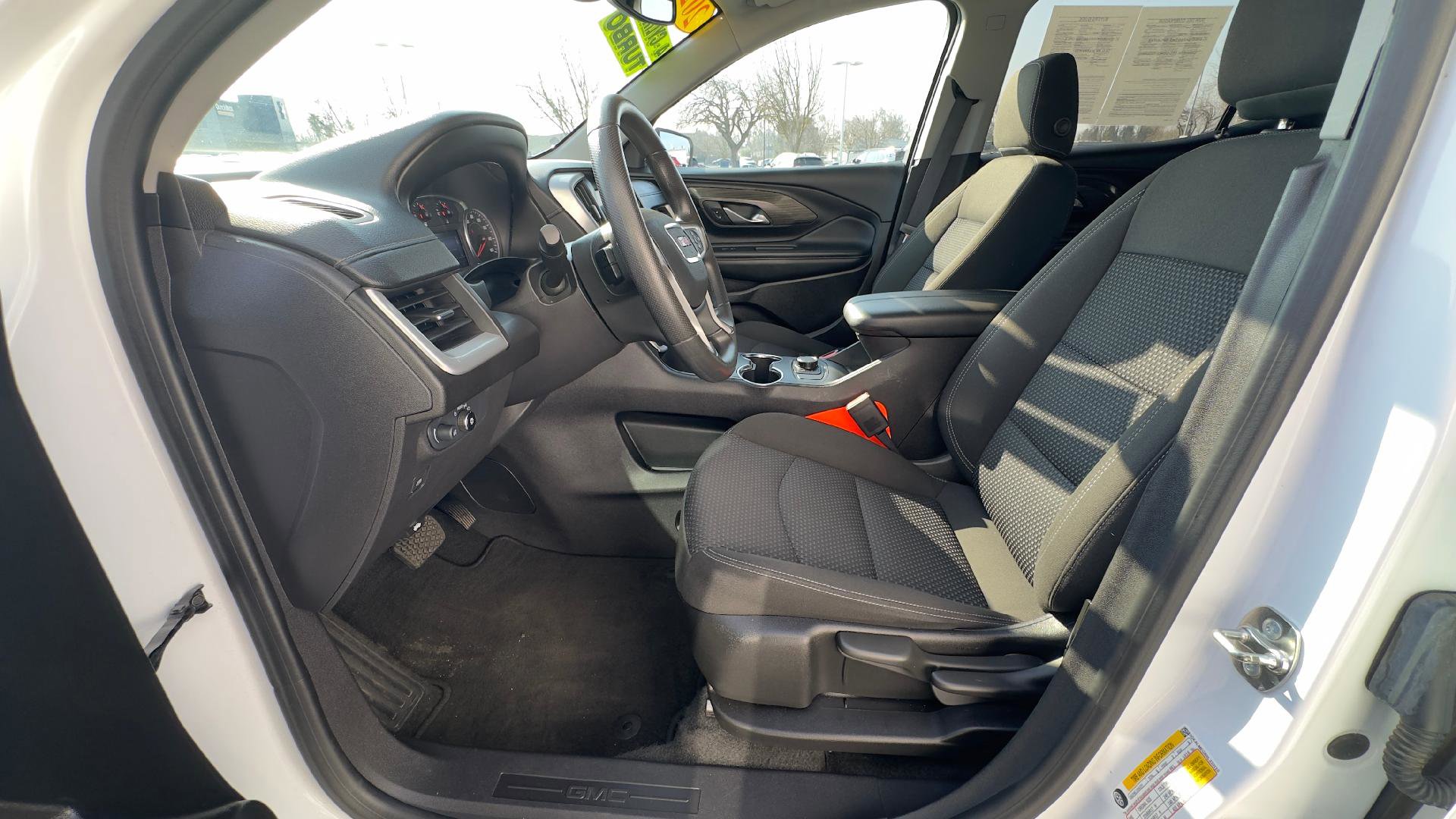 Used 2024 GMC Terrain SLE image 18