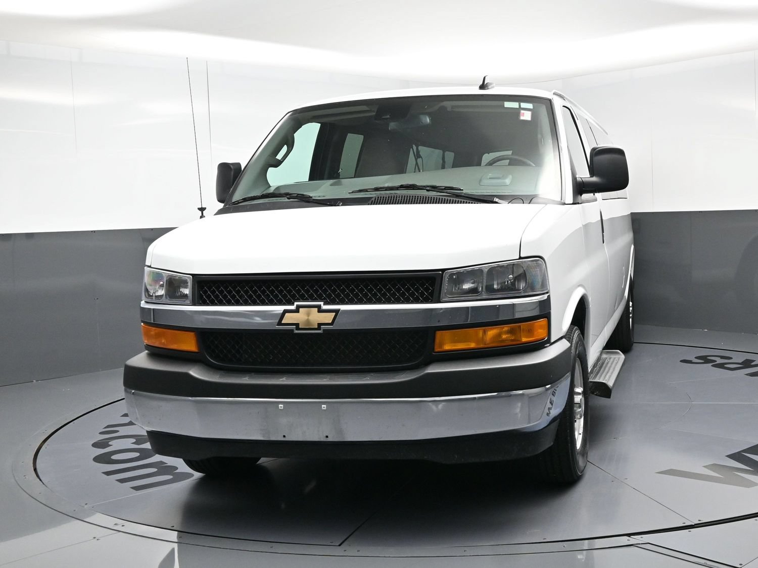 Used 2025 Chevrolet Express 3500 LT w/ LT Preferred Equipment Group RWD image 5