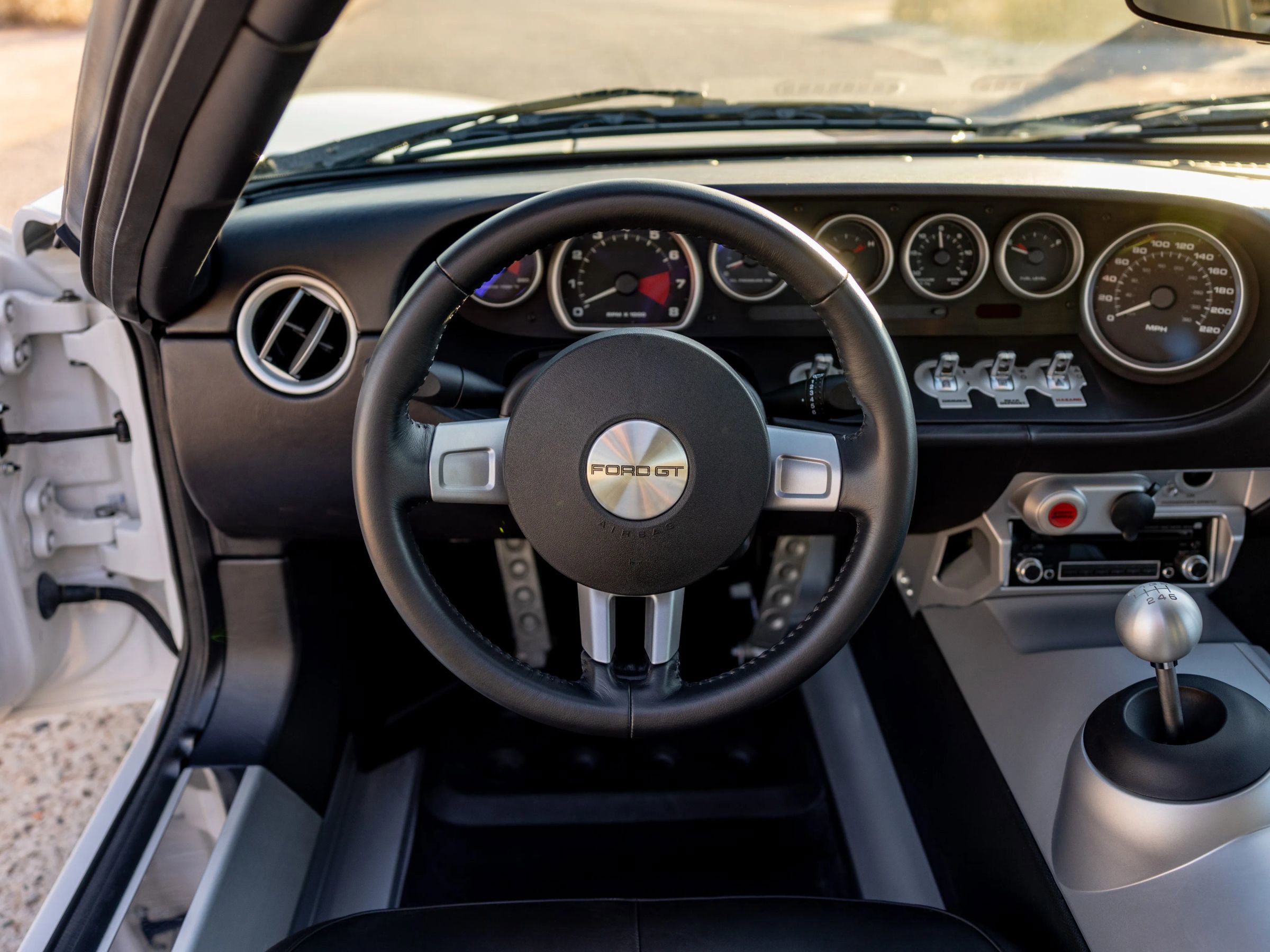 Used 2005 Ford GT image 16