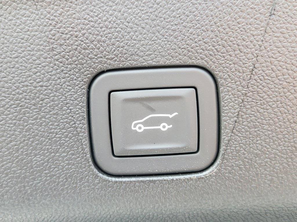 New 2026 GMC Yukon AT4 w/ AT4 Premium Package image 21