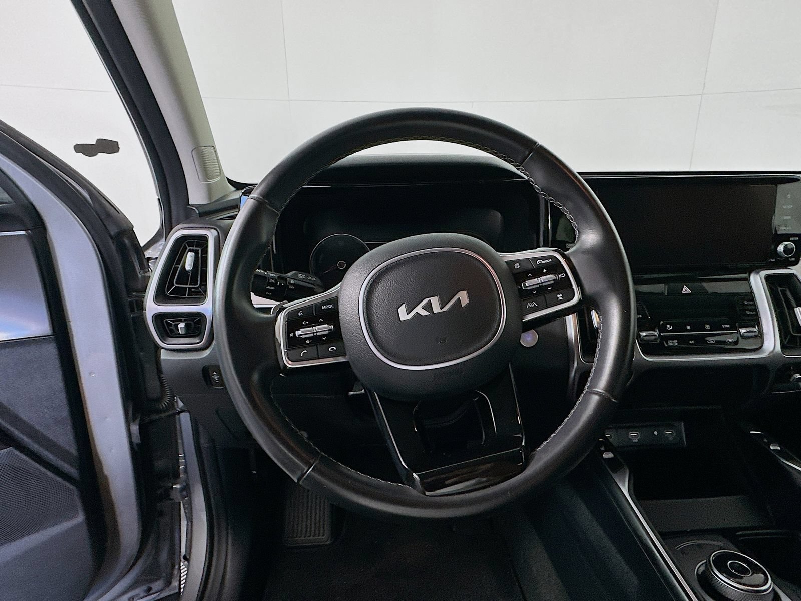 Used 2023 Kia Sorento EX AWD/4WD image 11