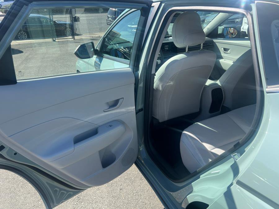 Used 2024 Hyundai Kona SE image 45
