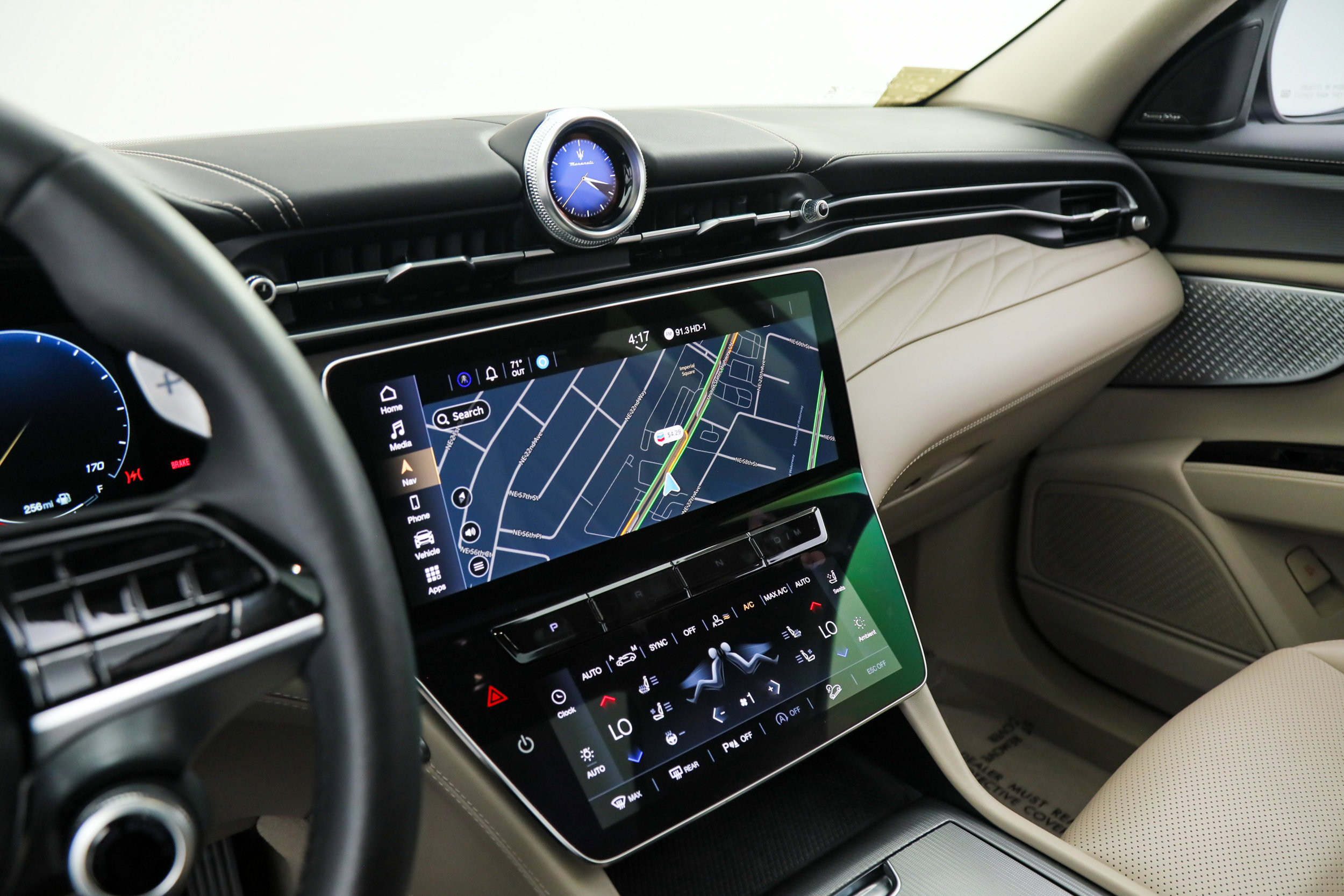 Used 2023 Maserati Grecale Modena AWD/4WD image 19