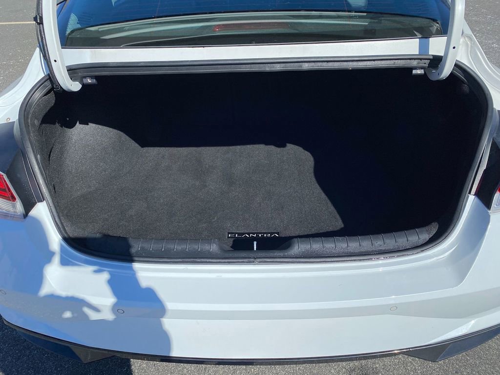 Used 2023 Hyundai Elantra Limited image 26