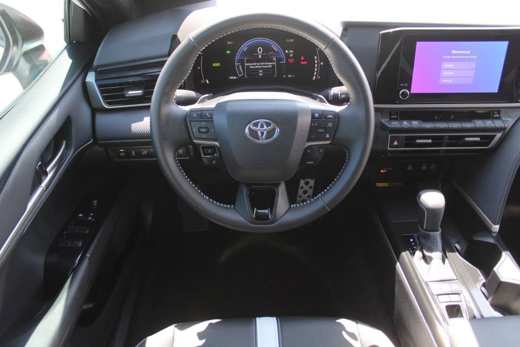 Used 2025 Toyota Camry SE FWD image 5