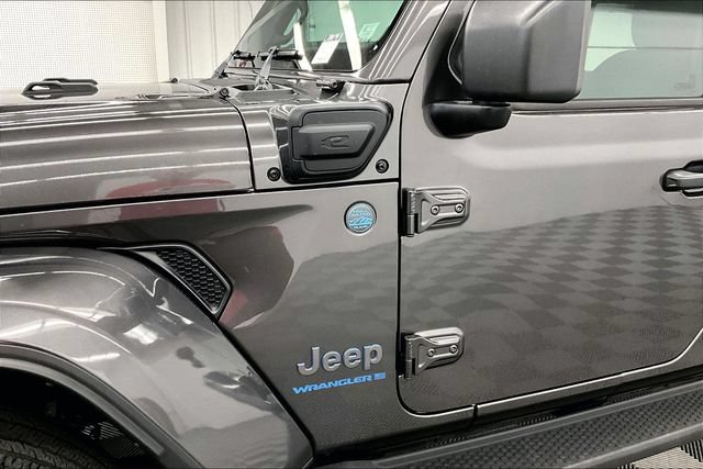 Used 2025 Jeep Wrangler Unlimited Sahara AWD/4WD image 11