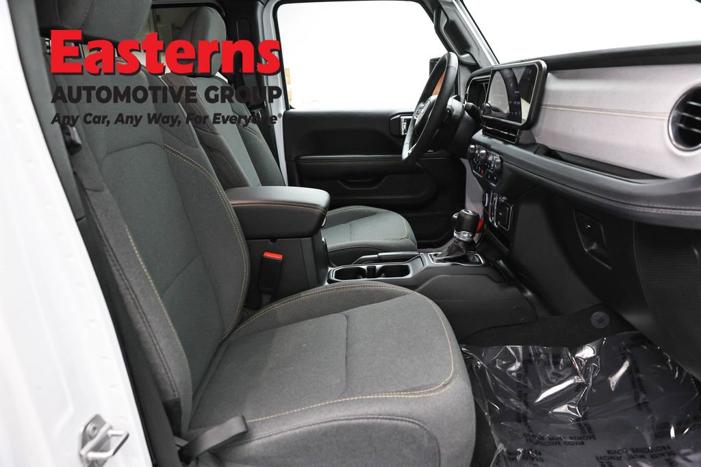 Used 2025 Jeep Wrangler Unlimited Sahara image 25