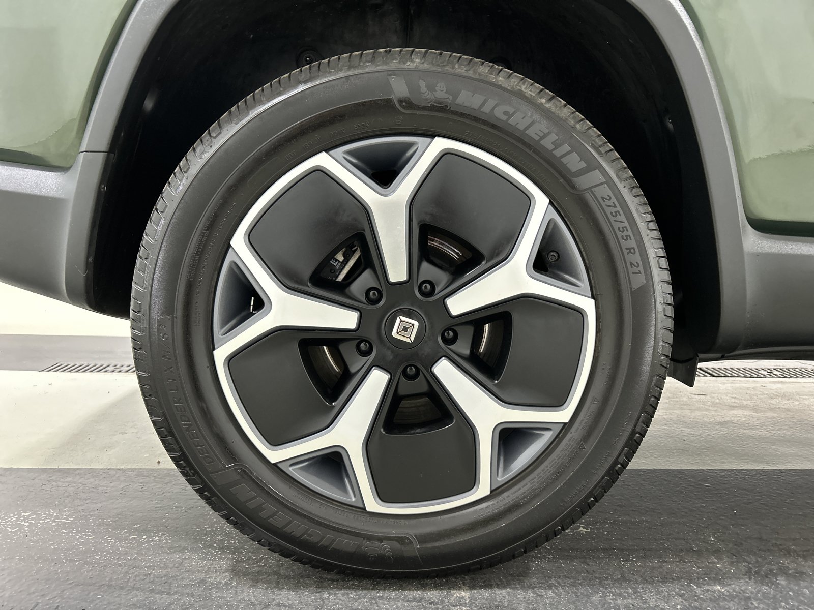 Used 2024 Rivian R1S Adventure AWD/4WD image 12