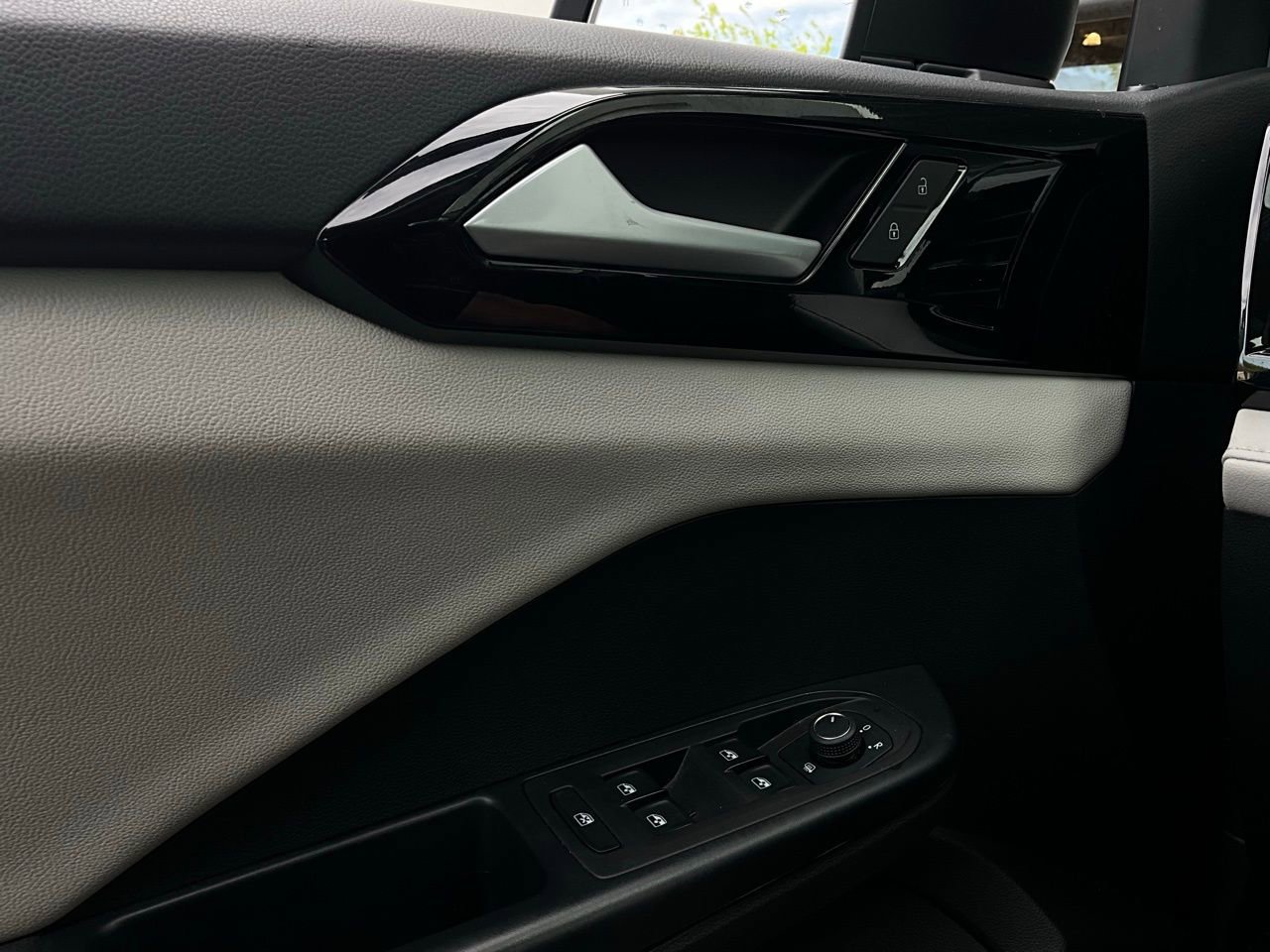 Used 2025 Volkswagen Taos S image 19