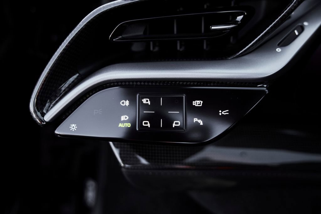 Used 2024 Ferrari SF90 Spider image 54