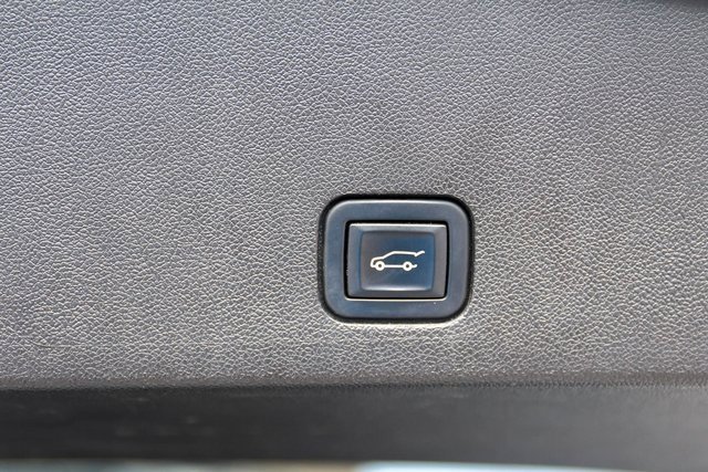 Used 2023 Cadillac XT6 Premium Luxury w/ Technology Package image 9