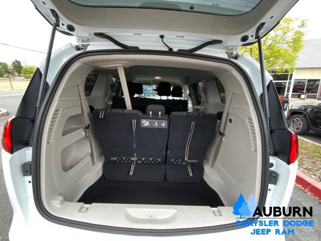 Used 2021 Chrysler Voyager L FWD image 23