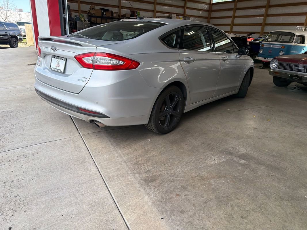 Used 2016 Ford Fusion SE FWD image 8