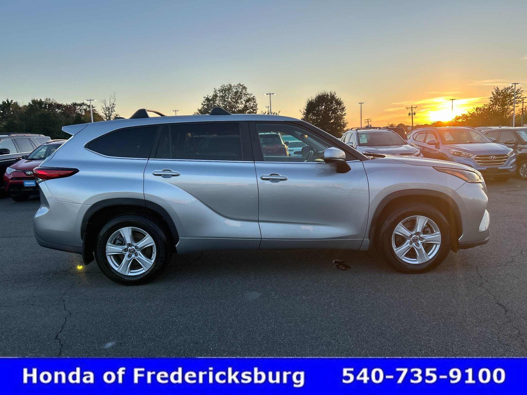 Used 2023 Toyota Highlander LE FWD image 7