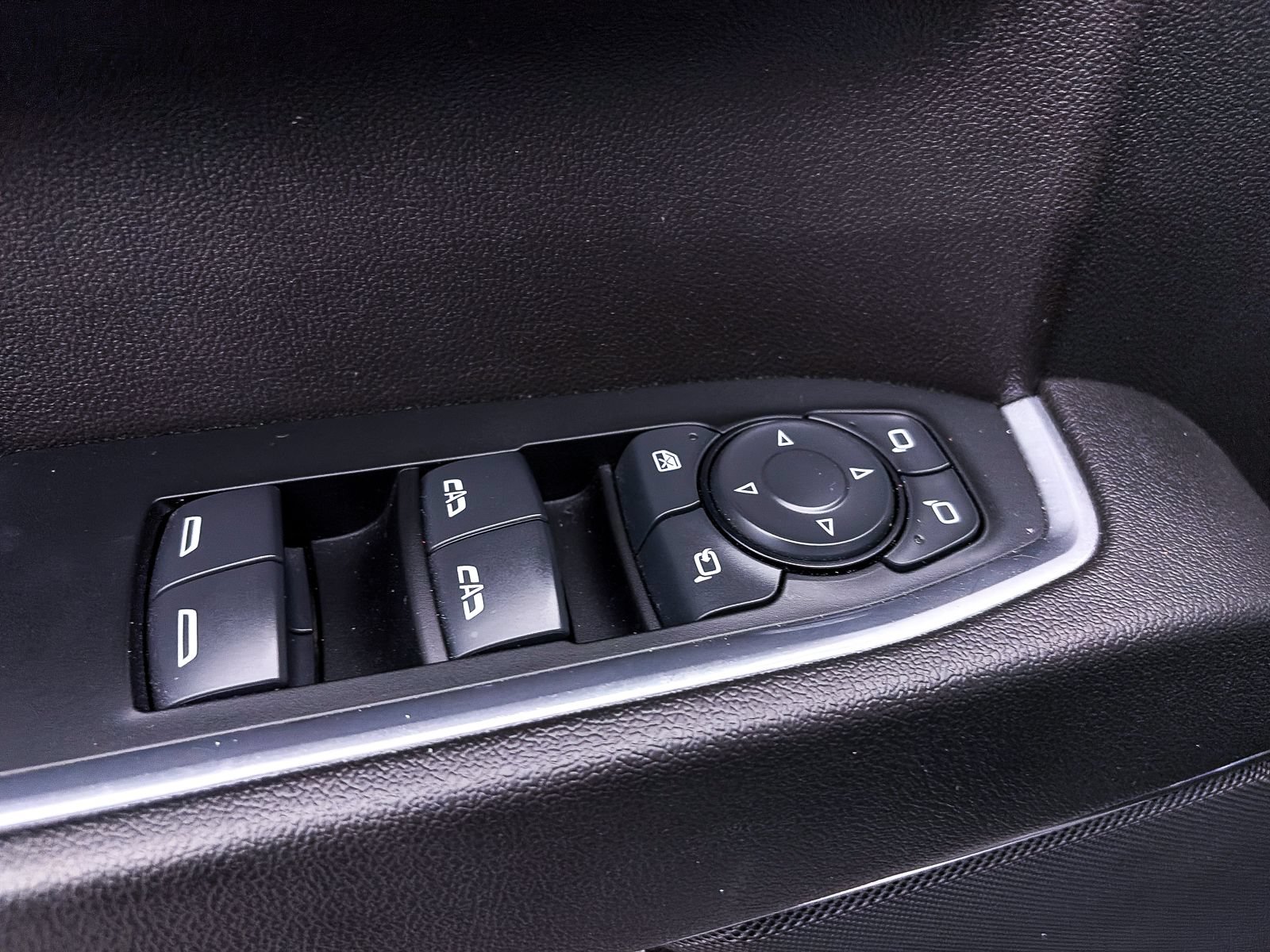 Used 2024 GMC Sierra 1500 SLT AWD/4WD image 17