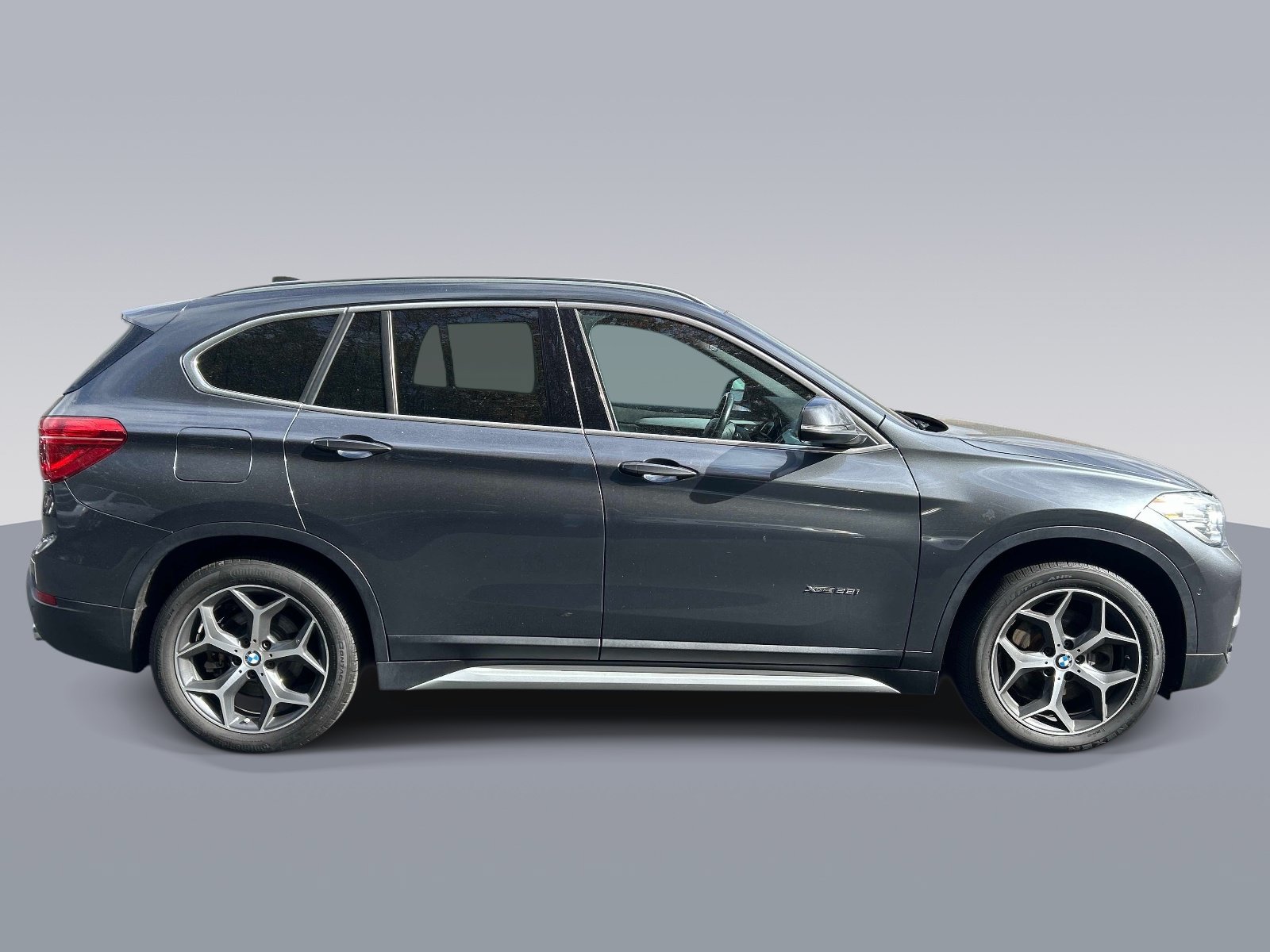 Used 2017 BMW X1 xDrive28i AWD/4WD image 2