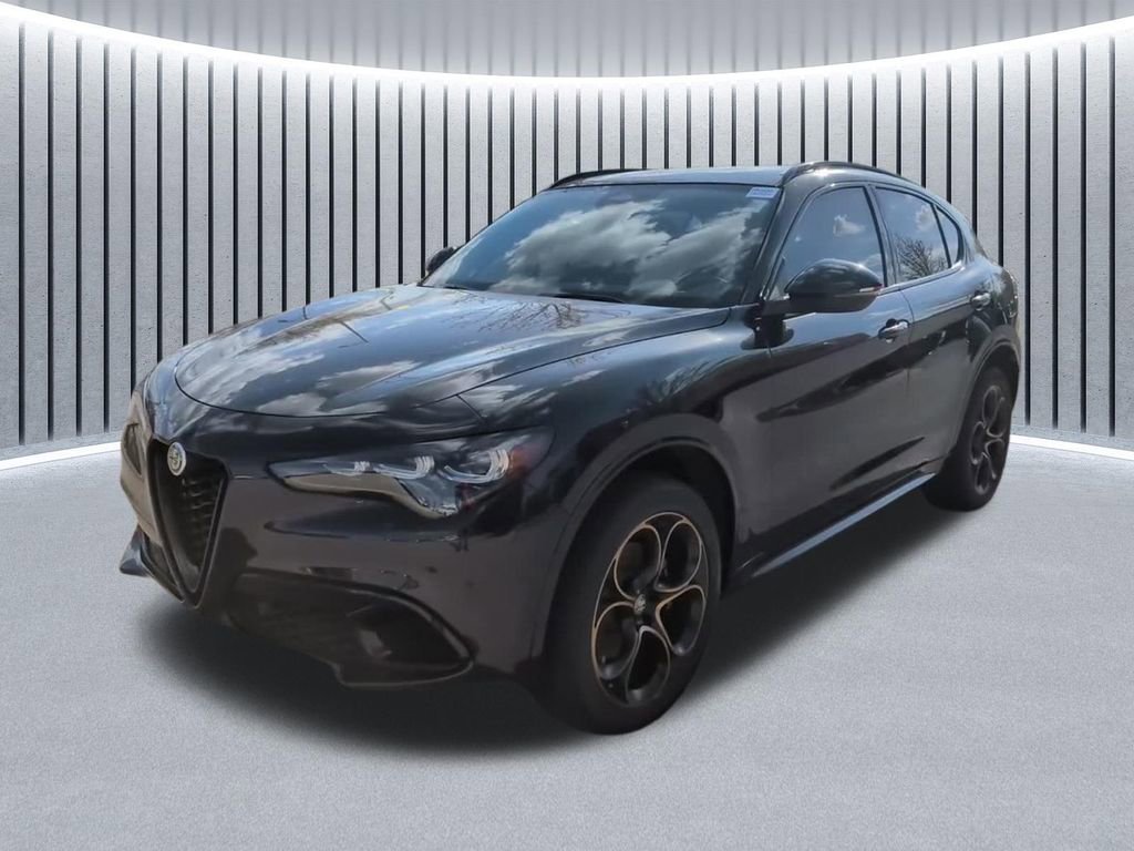 Used 2025 Alfa Romeo Stelvio Sprint image 16
