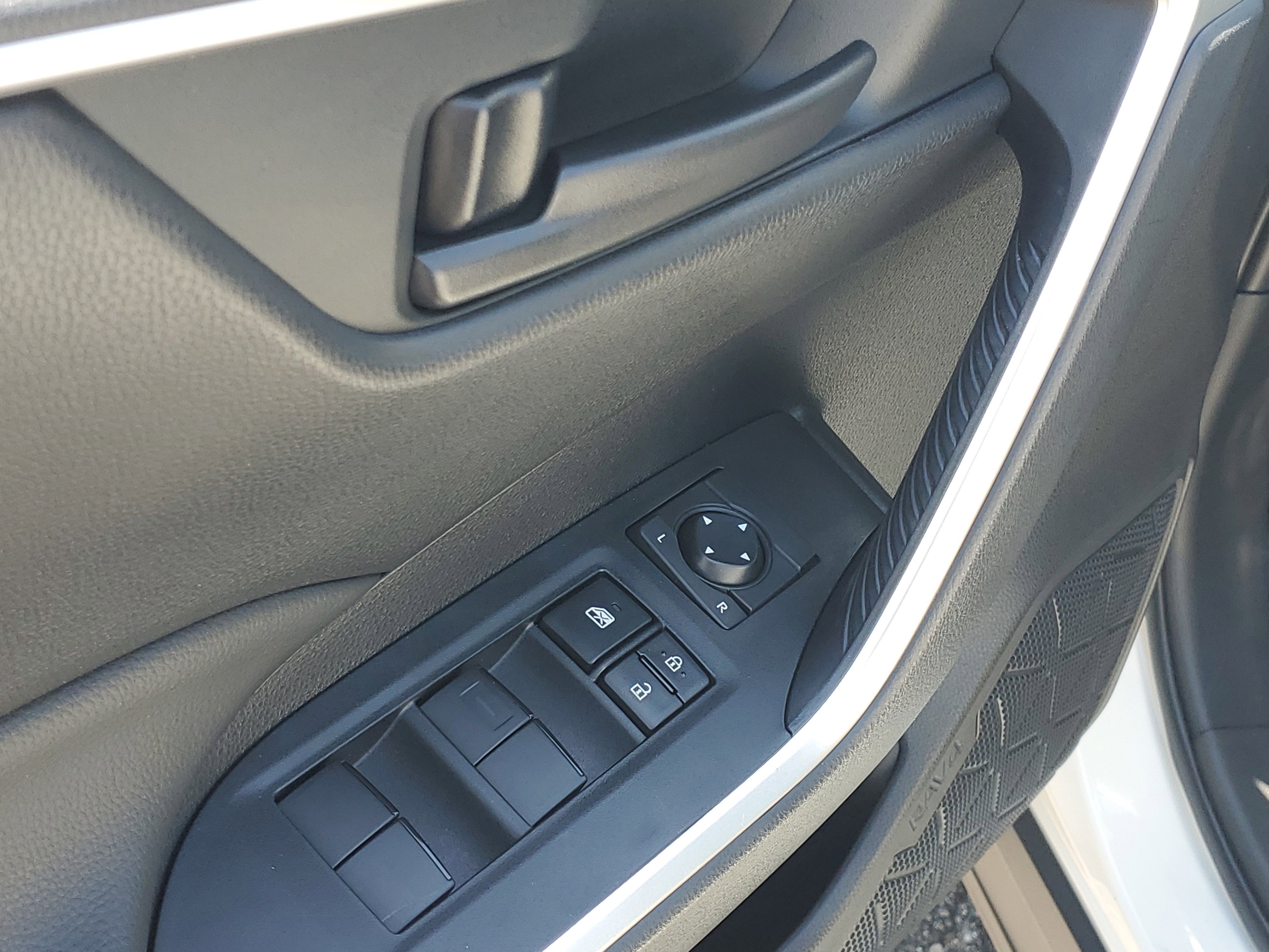 Certified 2024 Toyota RAV4 LE AWD/4WD image 21