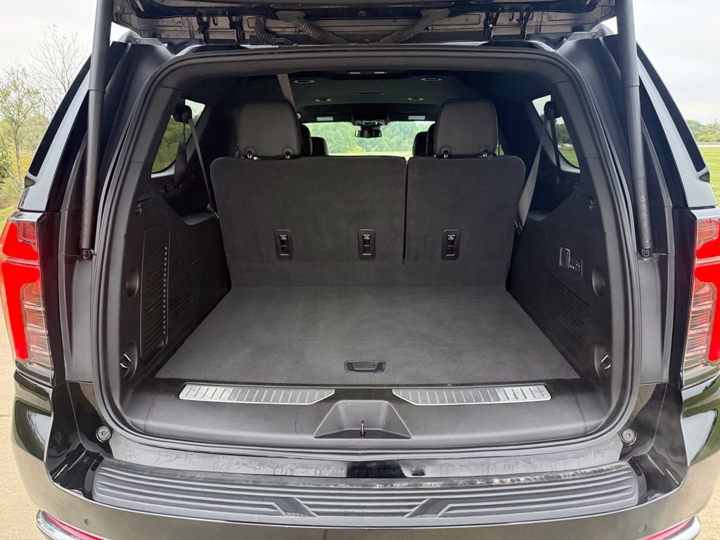 Used 2026 Chevrolet Suburban Premier AWD/4WD image 6