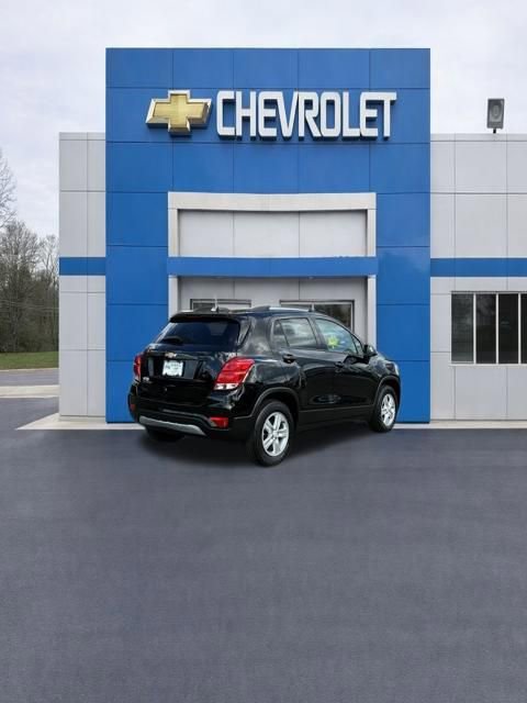 Used 2021 Chevrolet Trax LT w/ Driver Confidence Package AWD/4WD image 3