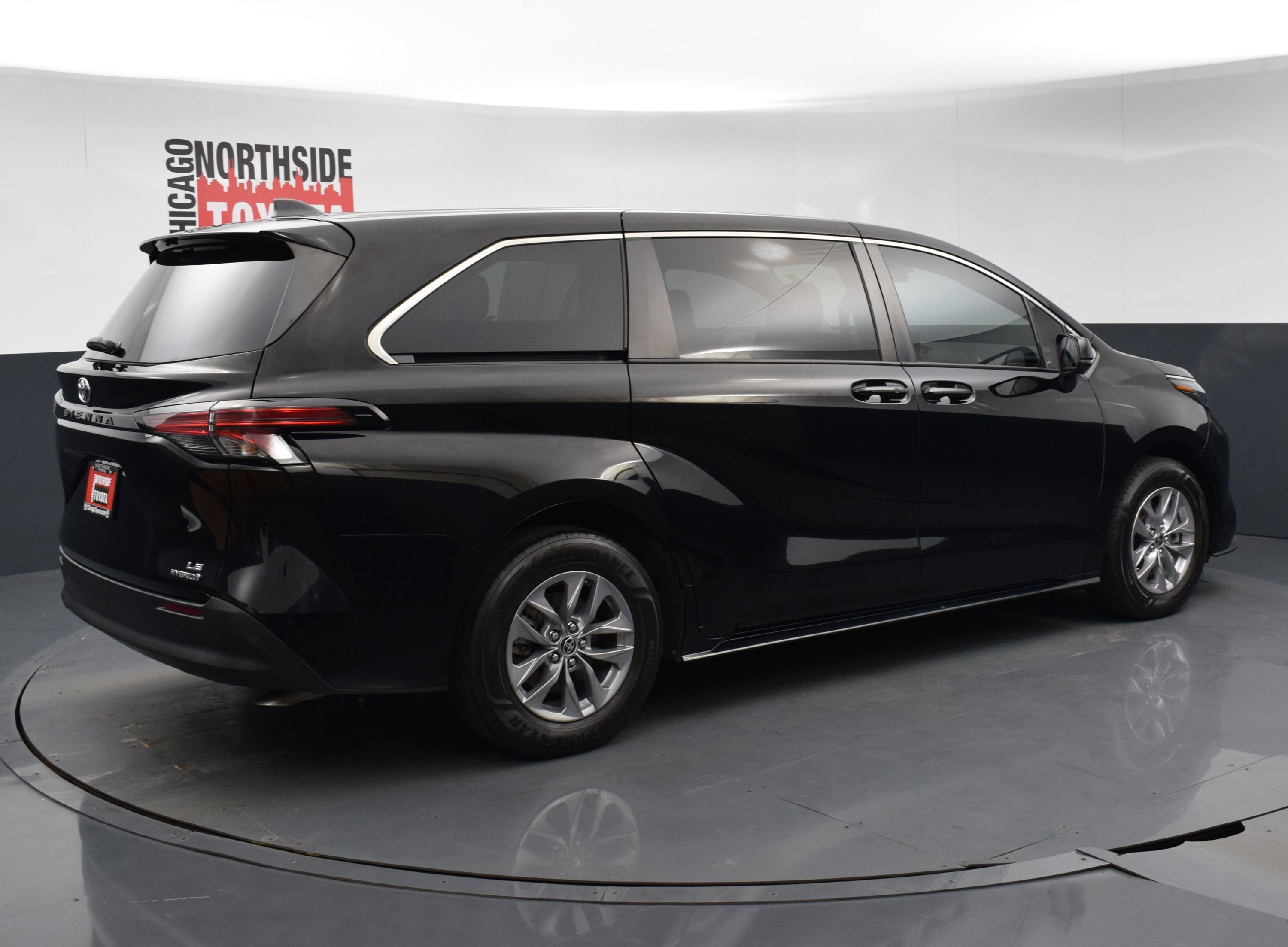 Used 2022 Toyota Sienna LE FWD image 4