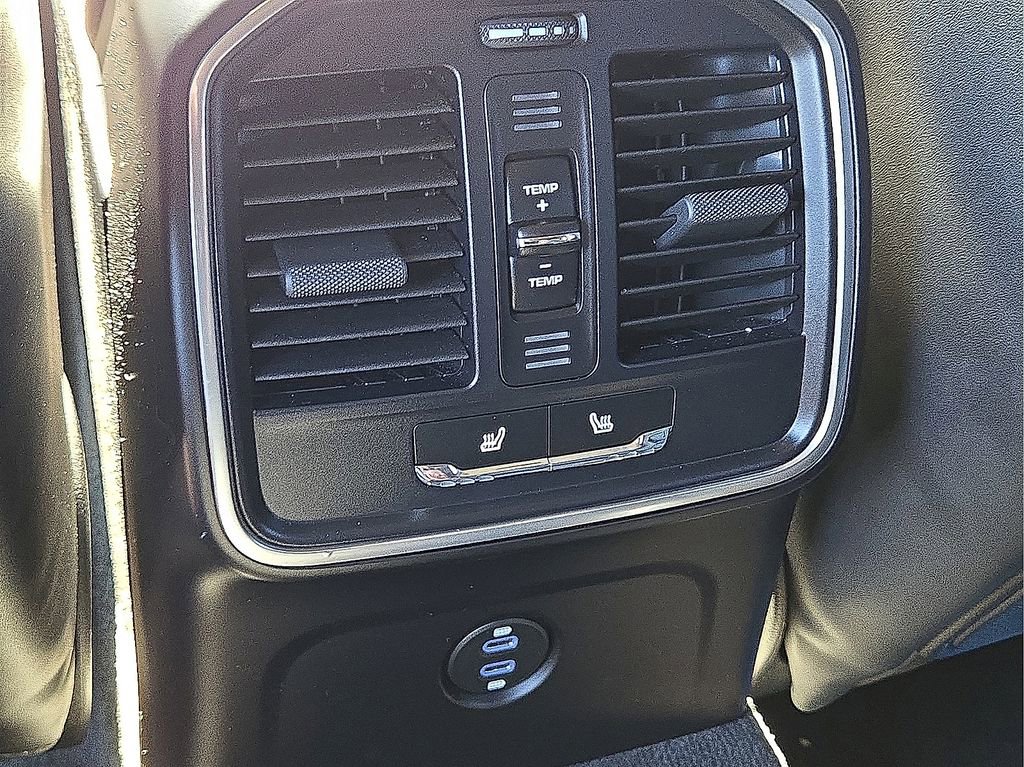 Used 2024 Porsche Macan T w/ Premium Plus Package image 11