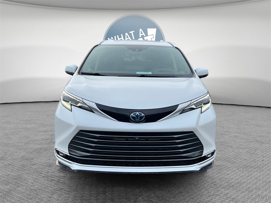 Used 2023 Toyota Sienna Platinum image 9